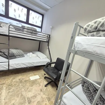 Lai Hostel Madrid Esterno foto